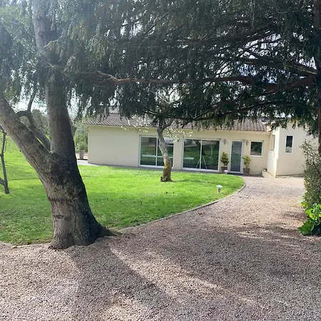 Sur Les Routes Du Debarquement Bed & Breakfast *